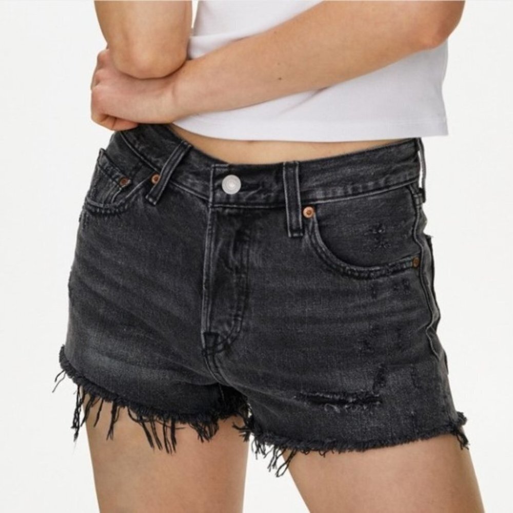 NWT Levi's charcoal wash  distressed 501 skinny short shorts frayed hem 28